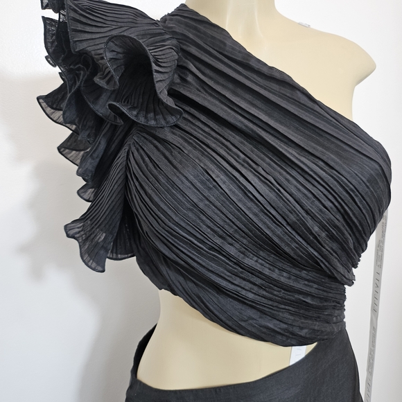 Elliatt Black One-Shoulder Mini Dress - Picture 11 of 12